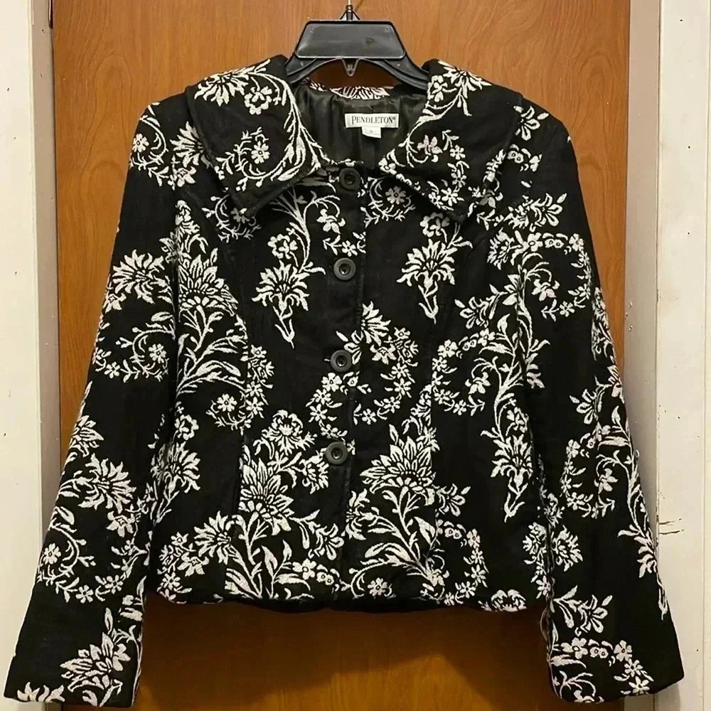 Pendleton Women’s Vintage Black and white button up Blazer Size 6 Floral…
